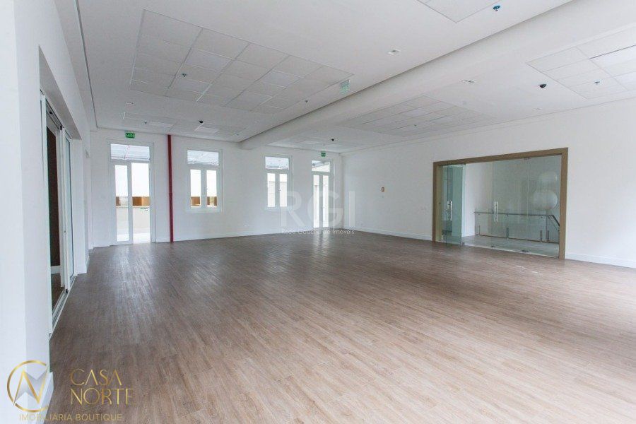 Sala Comercial à venda , 61m², 1 vaga, Avenida Independência no bairro Independência em Porto Alegre