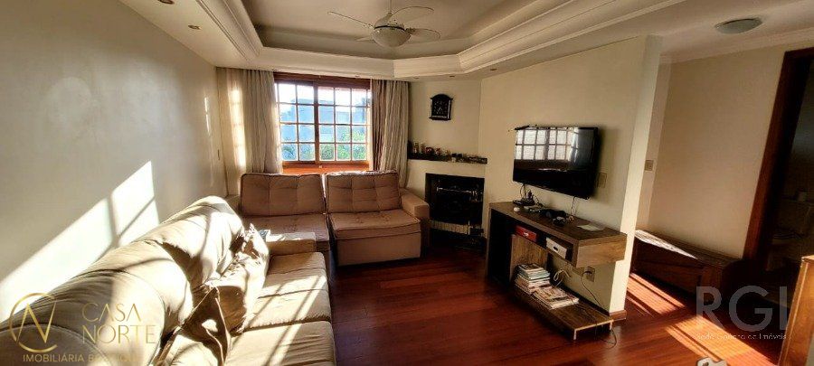 Casa de Condomínio à venda com 4 quartos, 301m², 1 suíte, 2 vagas, Rua Monte Alverne no bairro Chácara das Pedras em Porto Alegre