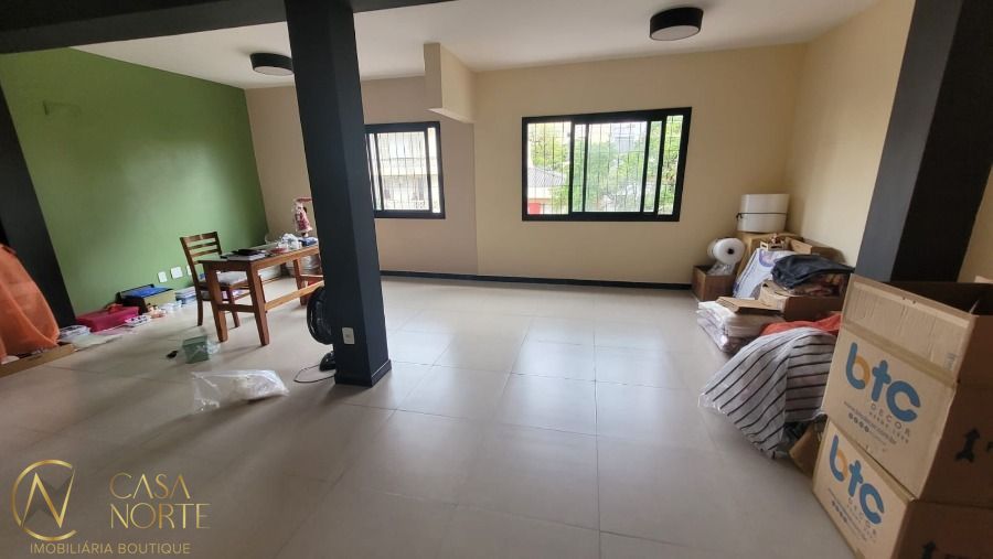 Casa à venda com 3 quartos, 290m², 2 suítes, 3 vagas, Rua Liberdade no bairro Rio Branco em Porto Alegre