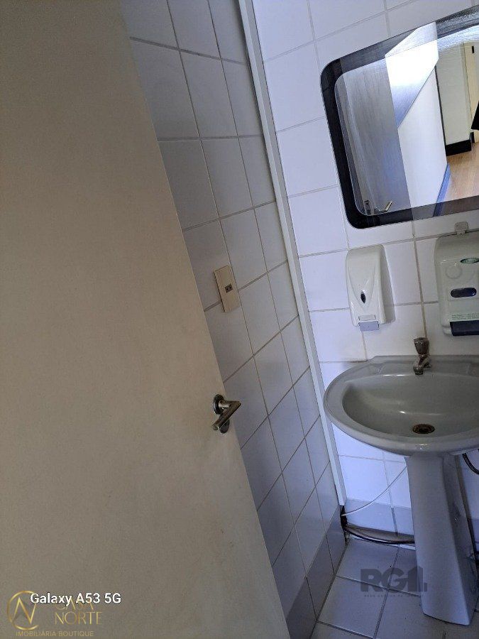 Sala Comercial à venda , 205m², 2 vagas, Rua Felipe Neri no bairro Auxiliadora em Porto Alegre