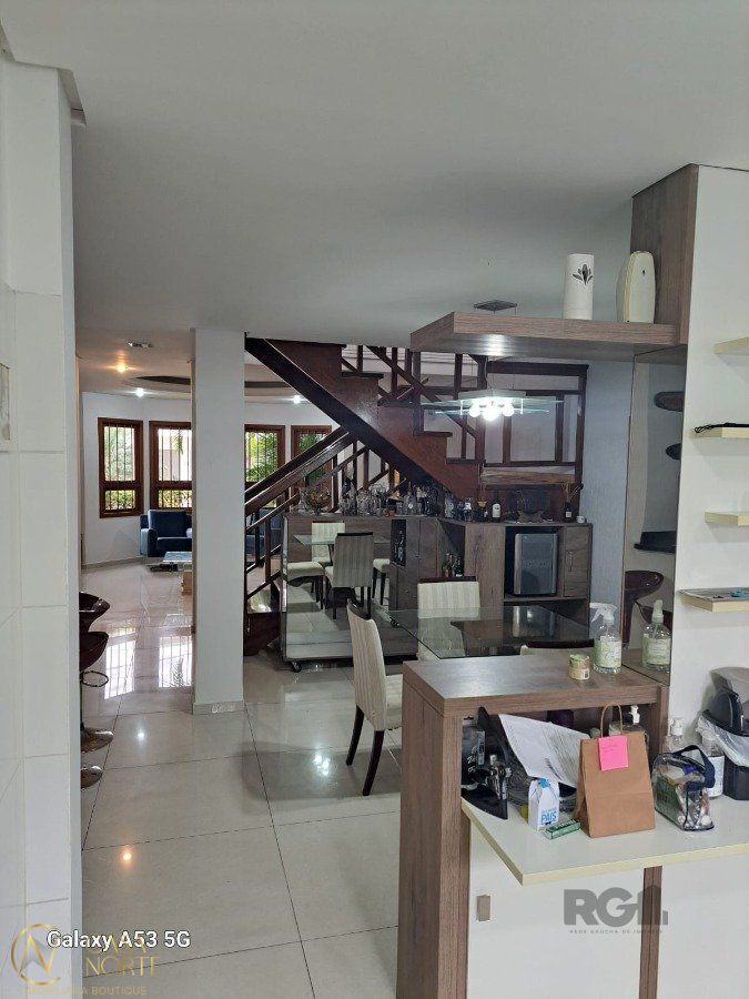 Casa à venda com 3 quartos, 200m², 1 suíte, 4 vagas, Avenida Ecoville no bairro Sarandi em Porto Alegre