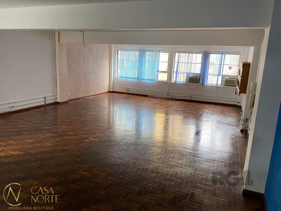Sala Comercial à venda , 89m², Rua Vigário José Inácio no bairro Centro Histórico em Porto Alegre