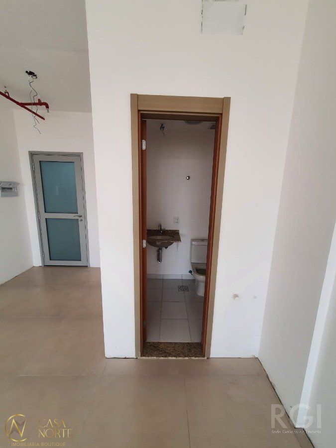 Sala Comercial à venda , 47m², 1 vaga, Rua Santos Dumont no bairro Floresta em Porto Alegre