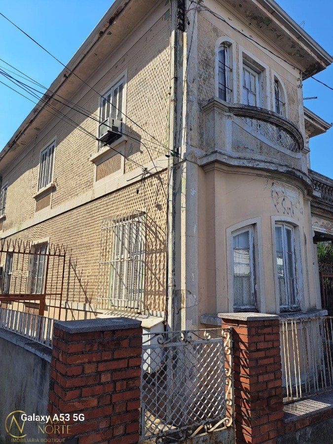 Casa à venda com 3 quartos, 189m², Avenida Bento Gonçalves no bairro Partenon em Porto Alegre