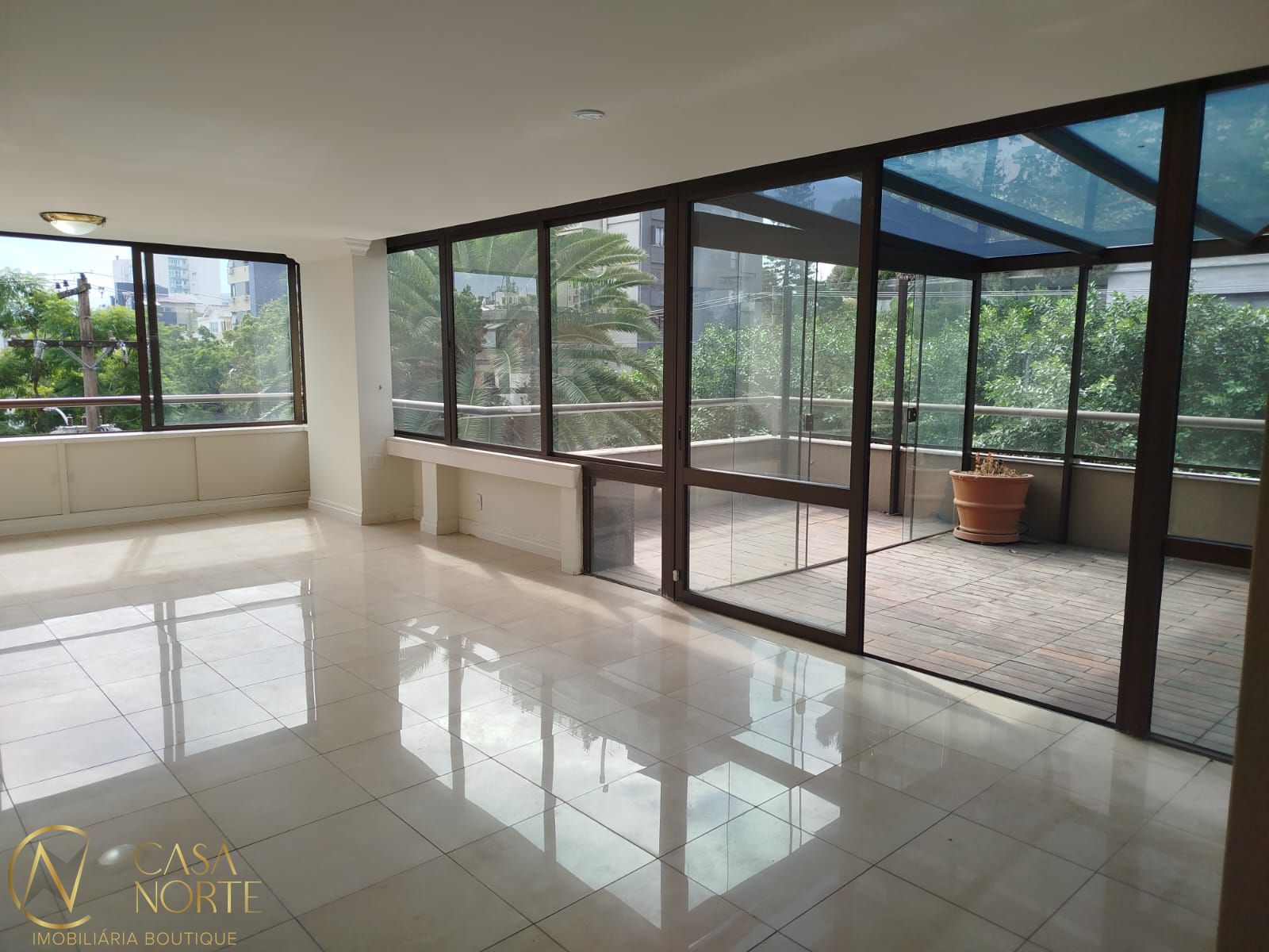 Apartamento à venda com 3 quartos, 174m², 3 suítes, 3 vagas, Rua Tito Lívio Zambecari no bairro Mont Serrat em Porto Alegre