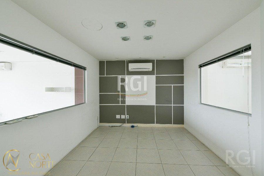 Sala Comercial à venda , 153m², 1 vaga, Avenida Taquara no bairro Petrópolis em Porto Alegre