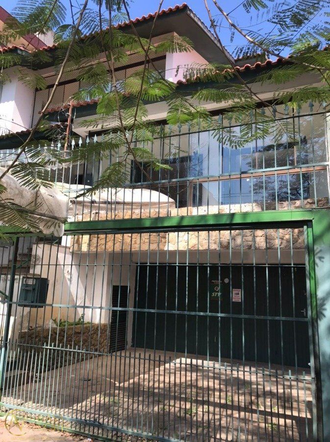 Casa à venda com 4 quartos, 417m², 2 suítes, 1 vaga, Avenida Quito no bairro Jardim Lindóia em Porto Alegre