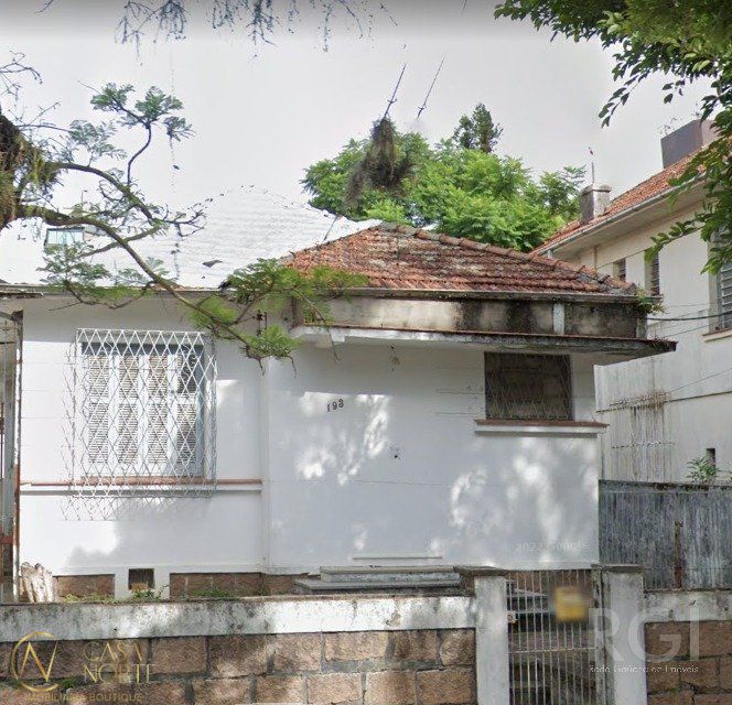 Casa à venda com 3 quartos, 330m², 3 vagas, Rua General Souza Doca no bairro Petrópolis em Porto Alegre