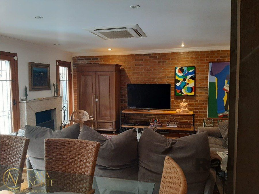 Casa à venda com 3 quartos, 350m², 3 suítes, 4 vagas, Rua São Leopoldo no bairro Vila Jardim em Porto Alegre