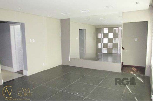 Prédio Comercial à venda , 430m², 6 vagas, Avenida Cairu no bairro Navegantes em Porto Alegre