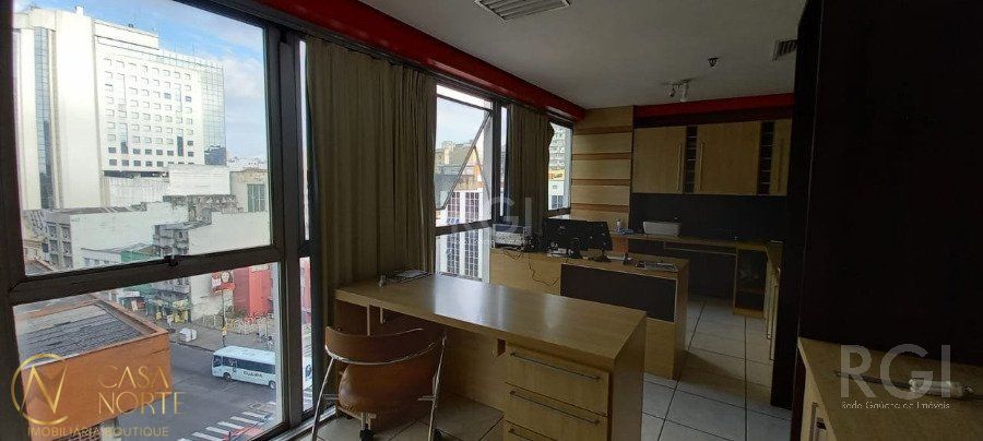 Sala Comercial à venda com 2 quartos, 102m², 1 vaga, Rua Tobias da Silva no bairro Moinhos de Vento em Porto Alegre