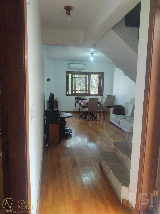 Casa à venda com 2 quartos, 120m², 4 vagas, Travessa Chateaubriand no bairro Passo das Pedras em Porto Alegre