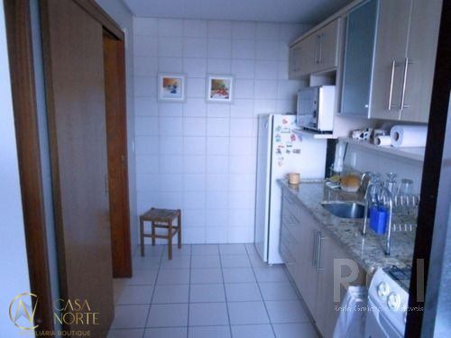 Apartamento à venda com 2 quartos, 68m², 1 suíte, 1 vaga, Rua Ari Marinho no bairro Higienópolis em Porto Alegre
