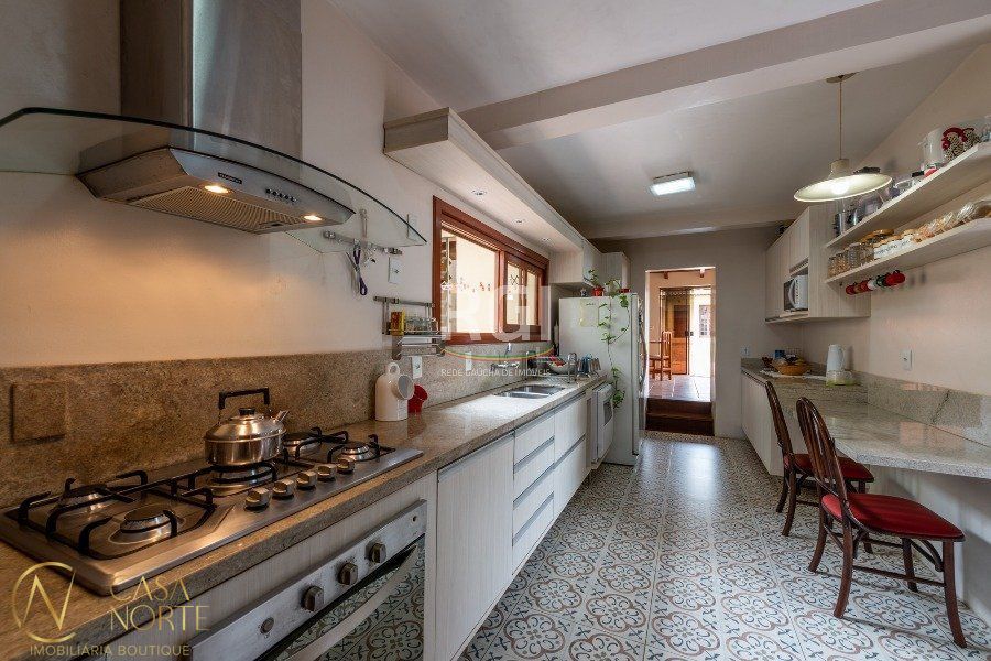 Casa à venda com 3 quartos, 420m², 1 suíte, 7 vagas, Rua Mutualidade no bairro Santa Tereza em Porto Alegre