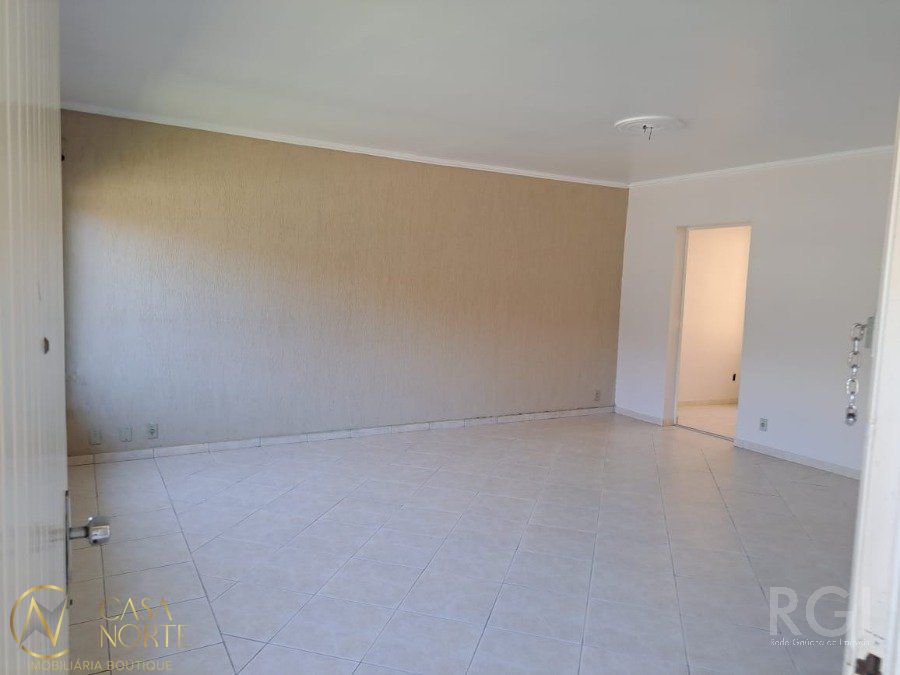 Casa à venda com 3 quartos, 180m², 1 suíte, 2 vagas, Rua Paulo Blaschke no bairro Jardim Itu em Porto Alegre