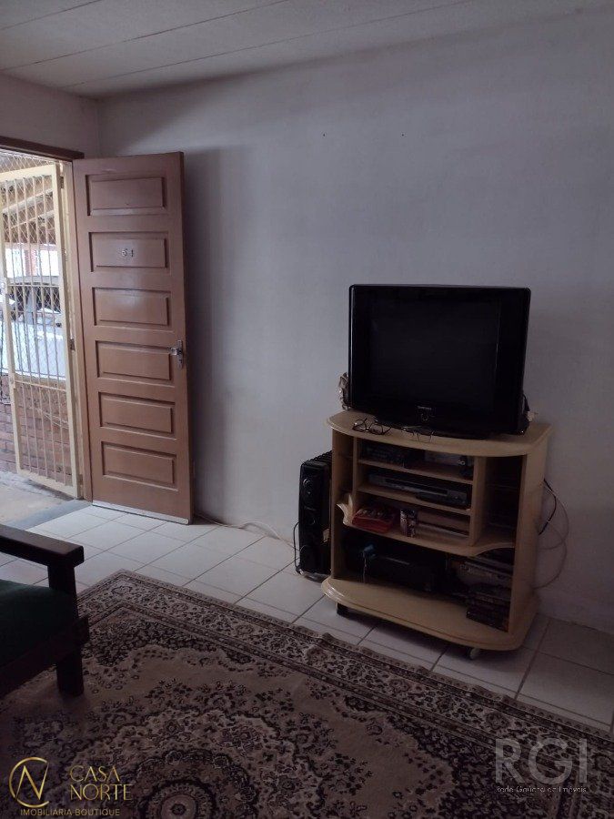 Casa à venda com 2 quartos, 55m², 1 vaga, Rua Atilio Supertti no bairro Vila Nova em Porto Alegre