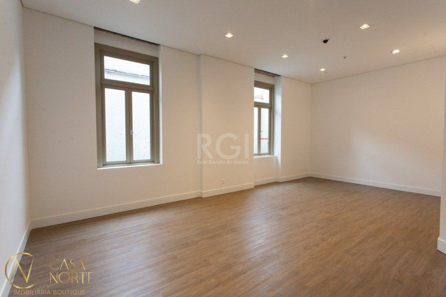 Sala Comercial à venda , 61m², 1 vaga, Avenida Independência no bairro Independência em Porto Alegre