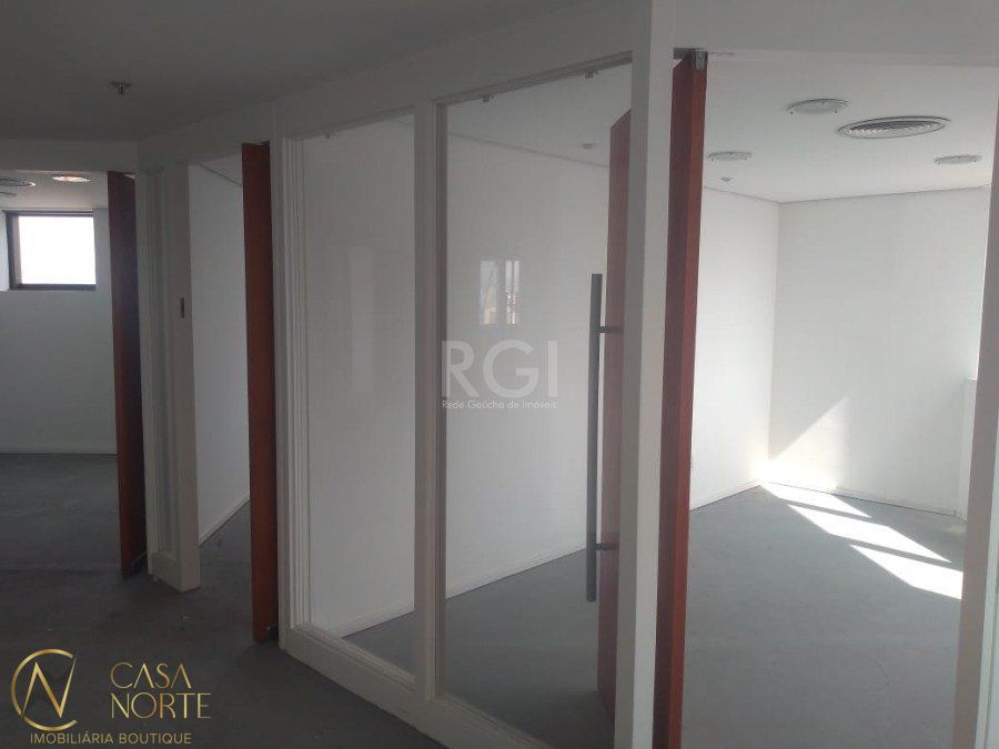 Sala Comercial à venda com 6 quartos, 660m², 12 vagas, Avenida Loureiro da Silva no bairro Cidade Baixa em Porto Alegre