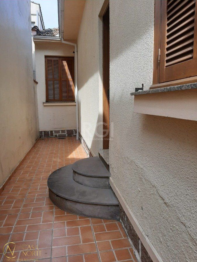 Casa à venda com 3 quartos, 150m², 1 suíte, 4 vagas, Rua Felix da Cunha no bairro Floresta em Porto Alegre