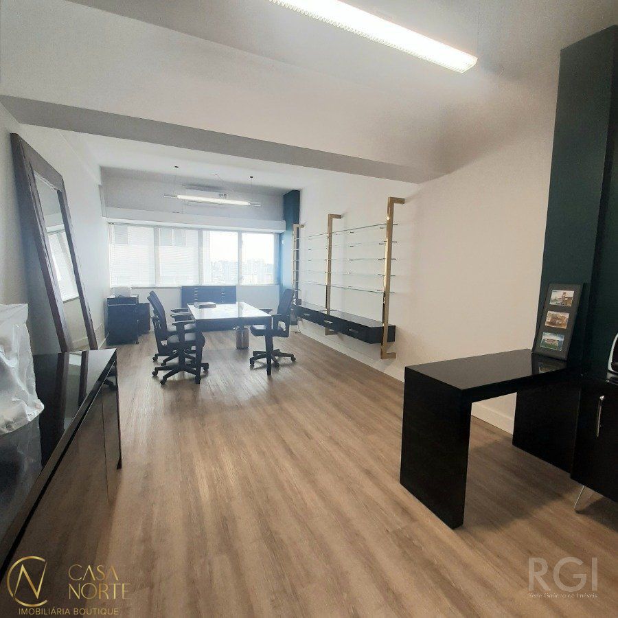 Sala Comercial à venda com 1 quarto, 38m², Rua Felicíssimo de Azevedo no bairro Auxiliadora em Porto Alegre