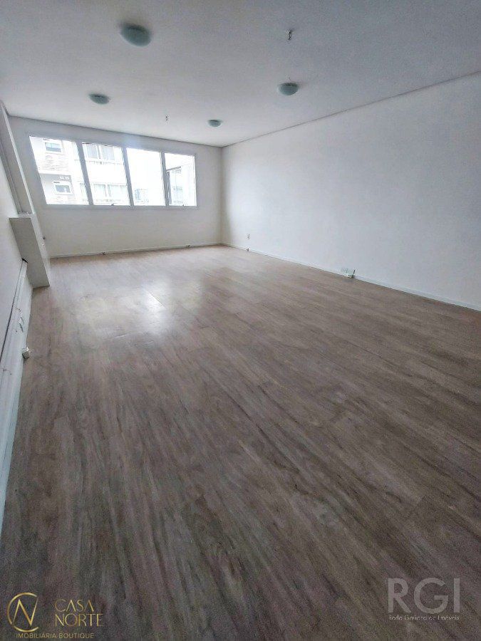 Sala Comercial à venda , 42m², 1 vaga, Avenida Assis Brasil no bairro Cristo Redentor em Porto Alegre