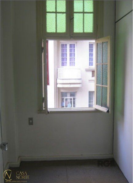 Sala Comercial à venda com 1 quarto, 45m², Rua Vigário José Inácio no bairro Centro Histórico em Porto Alegre
