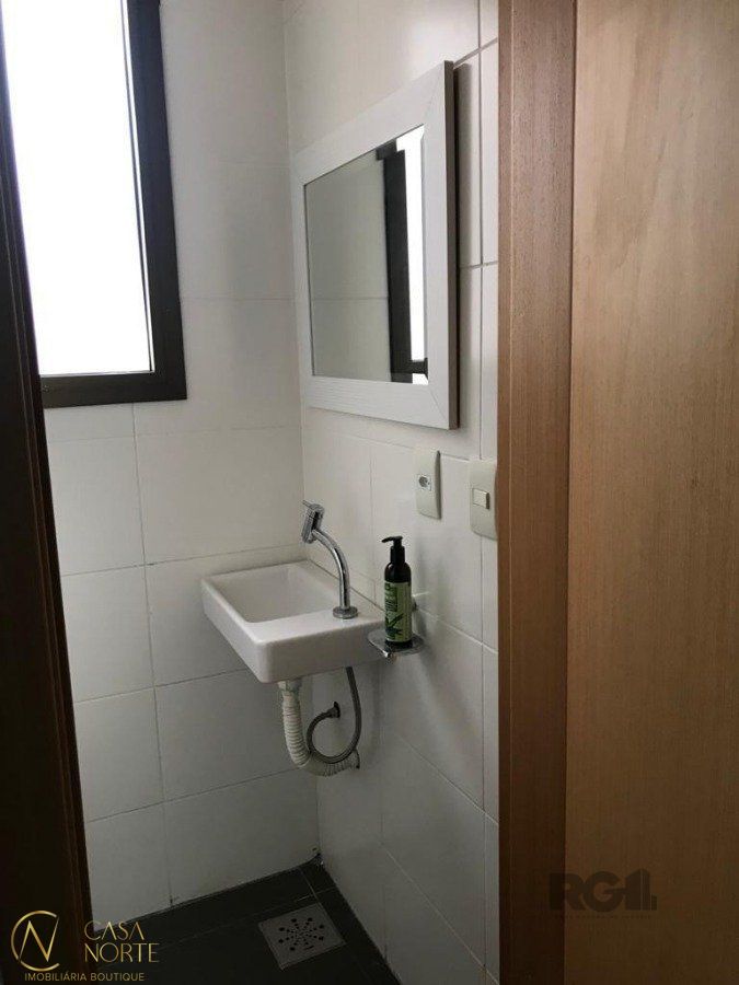 Sala Comercial à venda , 43m², Avenida Bage no bairro Petrópolis em Porto Alegre