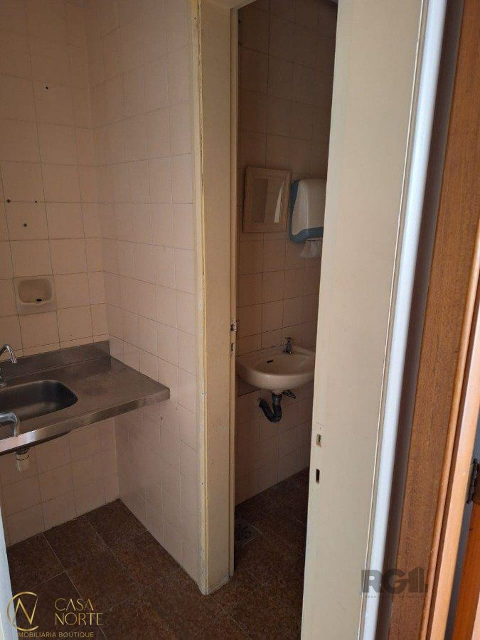 Sala Comercial à venda , 30m², Rua Vinte e Quatro de Outubro no bairro Moinhos de Vento em Porto Alegre
