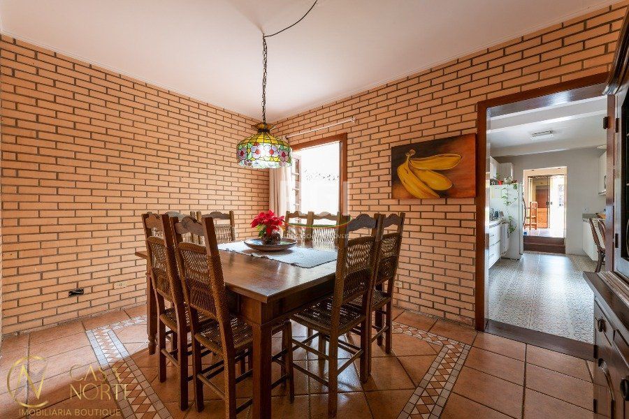 Casa à venda com 3 quartos, 420m², 1 suíte, 7 vagas, Rua Mutualidade no bairro Santa Tereza em Porto Alegre