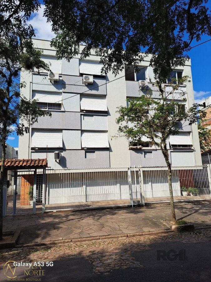 Apartamento à venda com 3 quartos, 95m², 1 suíte, 1 vaga, Rua Bezerra de Menezes no bairro Passo da Areia em Porto Alegre