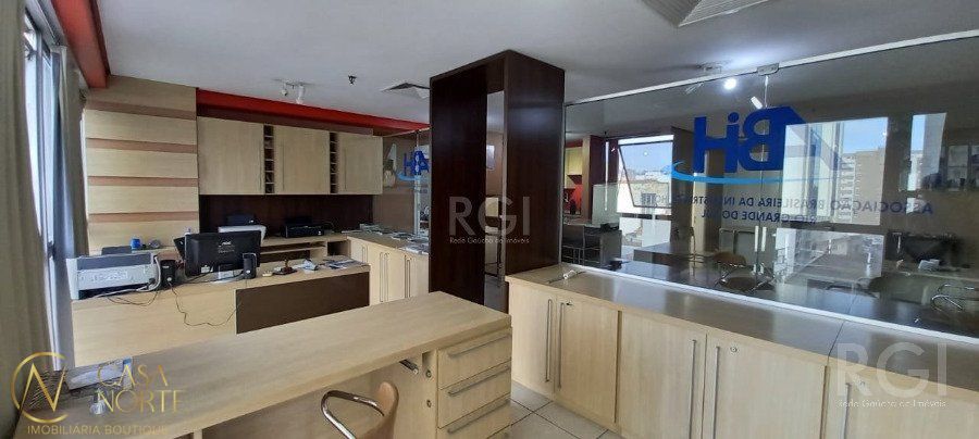 Sala Comercial à venda com 2 quartos, 102m², 1 vaga, Rua Tobias da Silva no bairro Moinhos de Vento em Porto Alegre