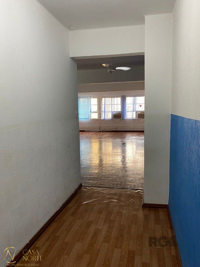 Sala Comercial à venda , 89m², Rua Vigário José Inácio no bairro Centro Histórico em Porto Alegre