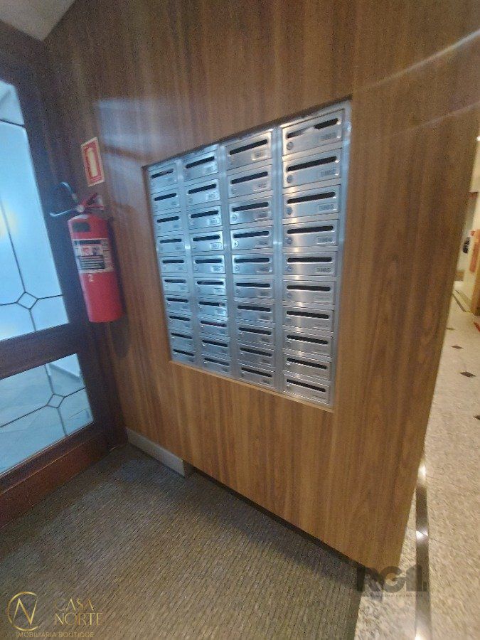 Sala Comercial à venda com 1 quarto, 44m², 1 vaga, Rua Fernando Gomes no bairro Moinhos de Vento em Porto Alegre