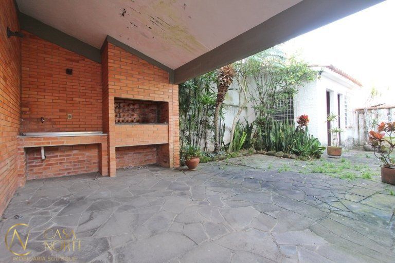 Casa à venda com 4 quartos, 200m², 4 vagas, Avenida Niteroi no bairro Medianeira em Porto Alegre