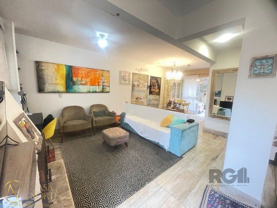 Casa de Condomínio à venda com 3 quartos, 137m², 1 suíte, 2 vagas, Rua Alberto Jeronimo Guerra no bairro Mário Quintana em Porto Alegre