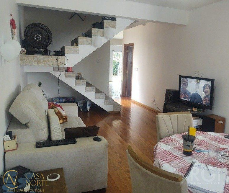 Casa à venda com 2 quartos, 120m², 4 vagas, Travessa Chateaubriand no bairro Passo das Pedras em Porto Alegre