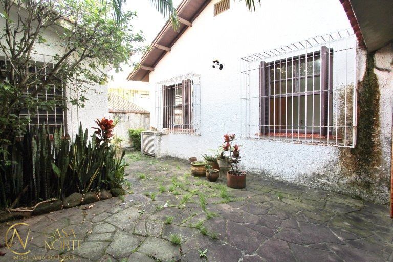 Casa à venda com 4 quartos, 200m², 4 vagas, Avenida Niteroi no bairro Medianeira em Porto Alegre