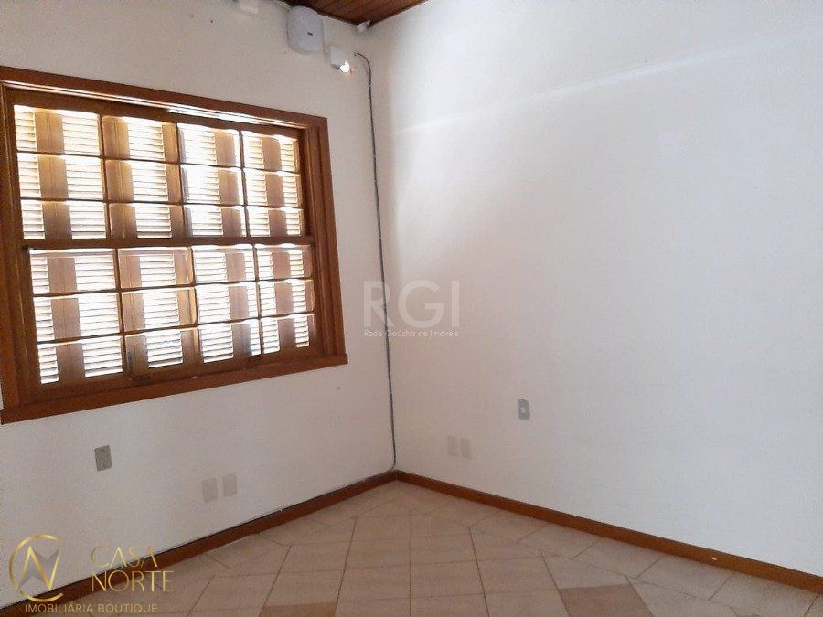 Casa à venda com 3 quartos, 150m², 1 suíte, 4 vagas, Rua Felix da Cunha no bairro Floresta em Porto Alegre