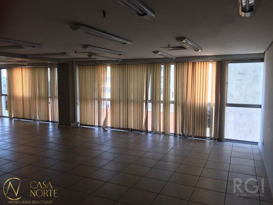 Sala Comercial à venda , 47m², Rua Chaves Barcelos no bairro Centro Histórico em Porto Alegre