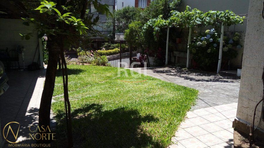 Terreno à venda com 1 quarto com 307m², Rua Liberdade no bairro Rio Branco em Porto Alegre