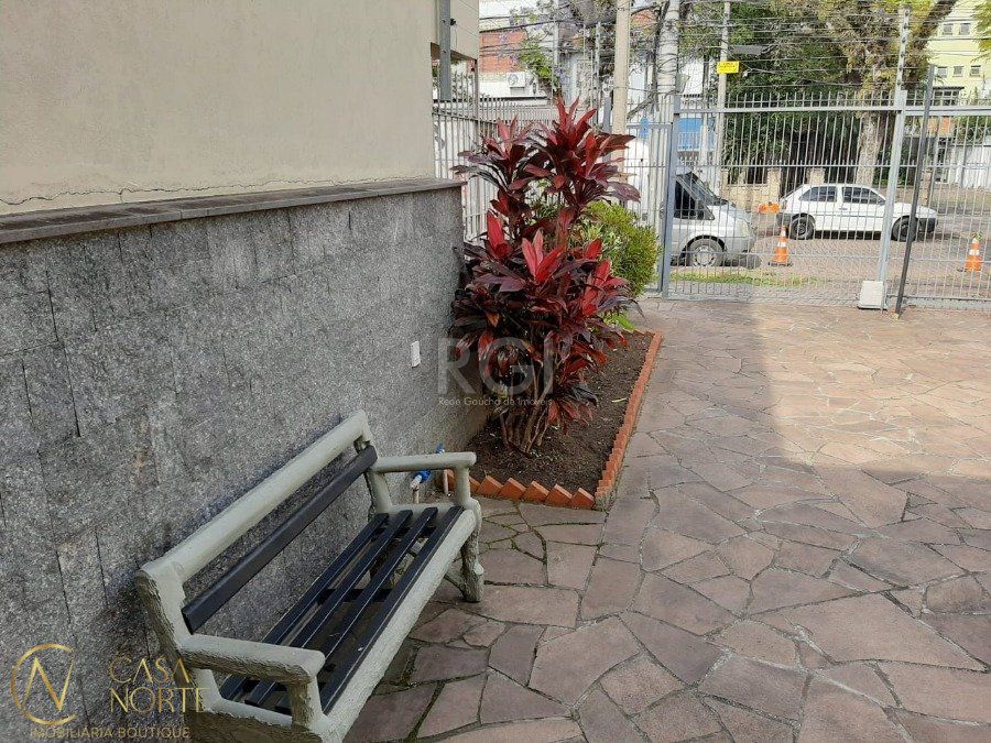 Casa à venda com 3 quartos, 150m², 1 suíte, 4 vagas, Rua Felix da Cunha no bairro Floresta em Porto Alegre