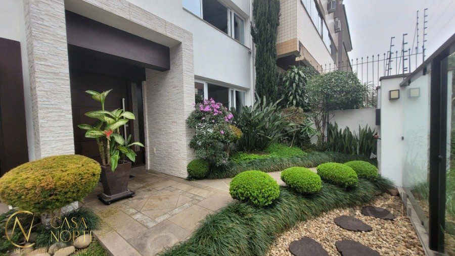 Casa à venda com 4 quartos, 190m², 2 suítes, 4 vagas, Avenida José Gertum no bairro Chácara das Pedras em Porto Alegre