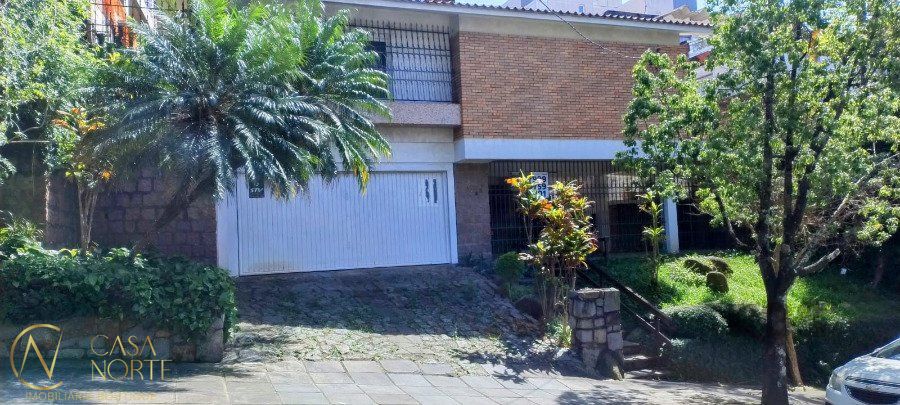 Casa à venda com 3 quartos, 320m², 1 suíte, 2 vagas, Travessa Fonte da Saúde no bairro Rio Branco em Porto Alegre
