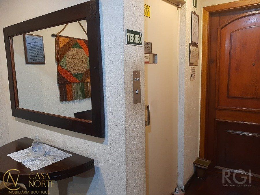 Apartamento à venda com 3 quartos, 103m², 1 suíte, 1 vaga, Rua General Souza Doca no bairro Petrópolis em Porto Alegre