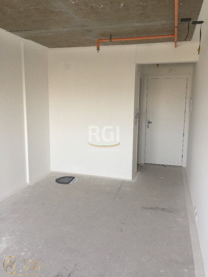 Sala Comercial à venda com 1 quarto, 24m², Avenida Assis Brasil no bairro São Sebastião em Porto Alegre