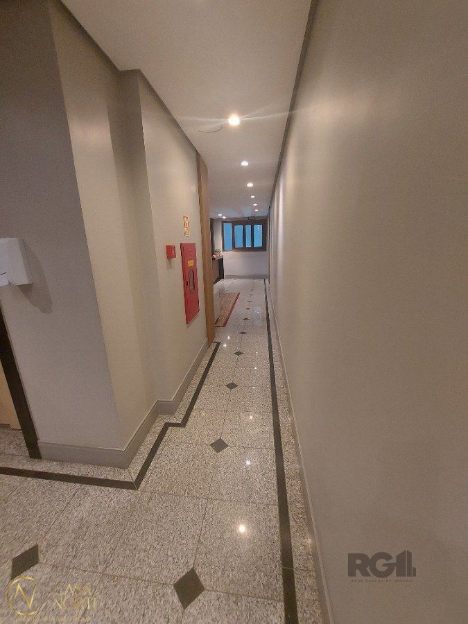Sala Comercial à venda com 1 quarto, 44m², 1 vaga, Rua Fernando Gomes no bairro Moinhos de Vento em Porto Alegre
