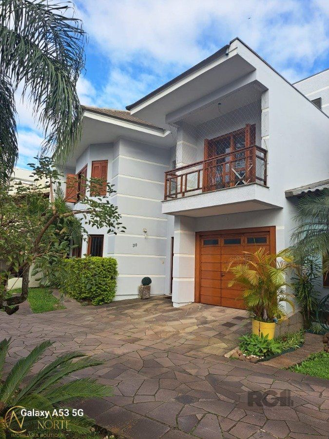 Casa à venda com 3 quartos, 200m², 1 suíte, 4 vagas, Avenida Ecoville no bairro Sarandi em Porto Alegre