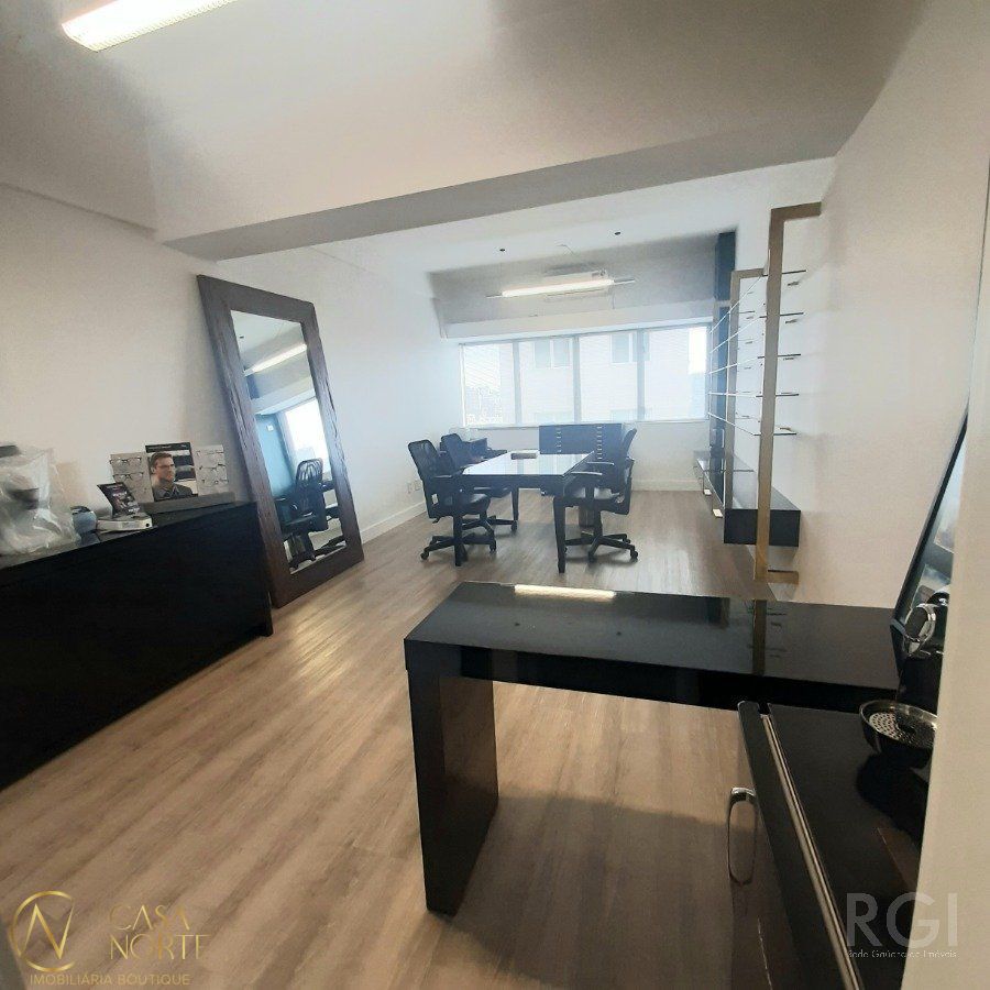 Sala Comercial à venda com 1 quarto, 38m², Rua Felicíssimo de Azevedo no bairro Auxiliadora em Porto Alegre