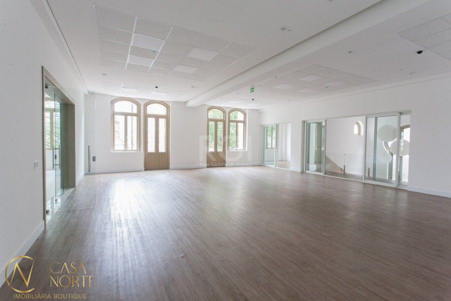 Sala Comercial à venda , 61m², 1 vaga, Avenida Independência no bairro Independência em Porto Alegre