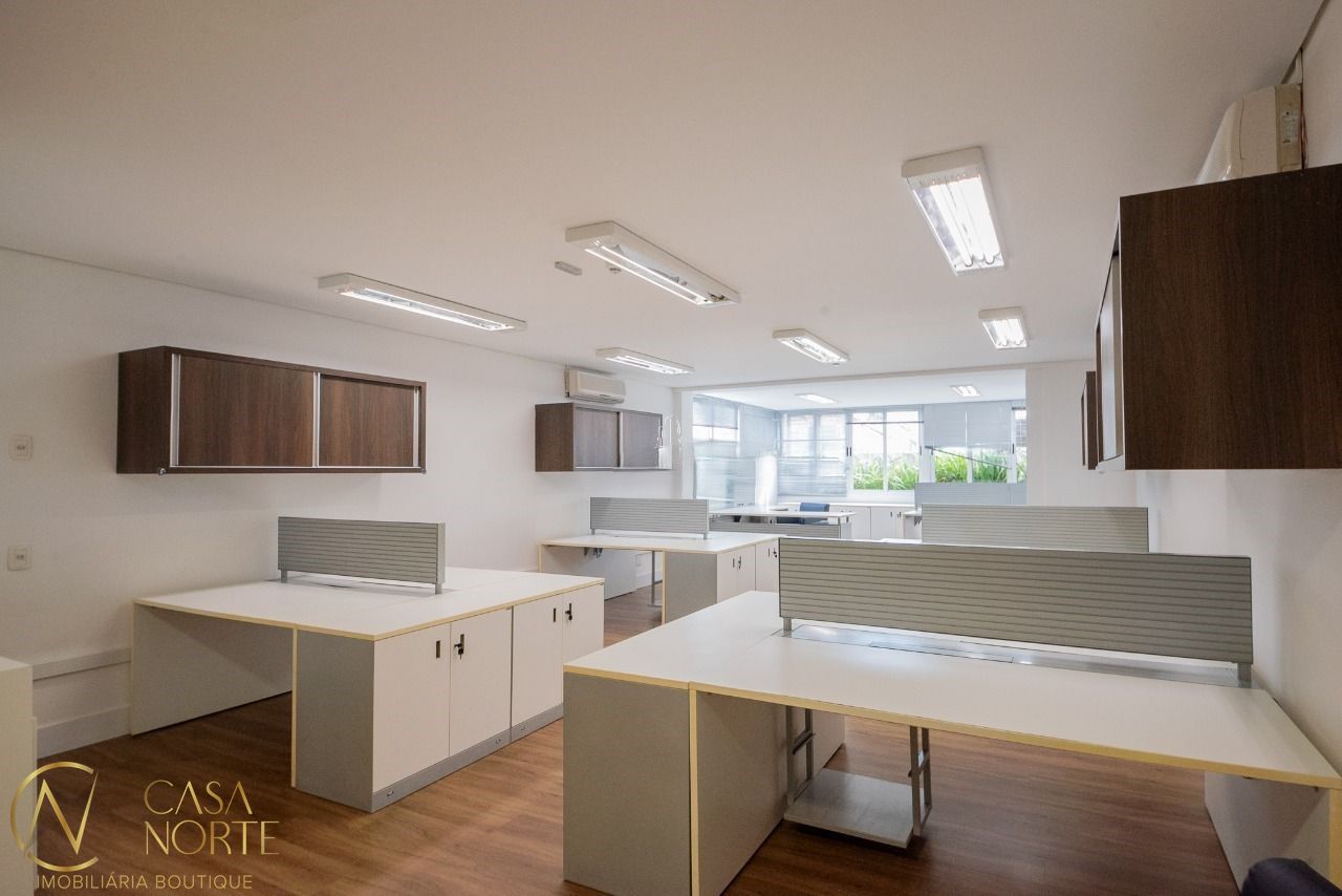 Sala Comercial à venda com 2 quartos, 106m², 3 vagas, Rua Francisco Ferrer no bairro Rio Branco em Porto Alegre